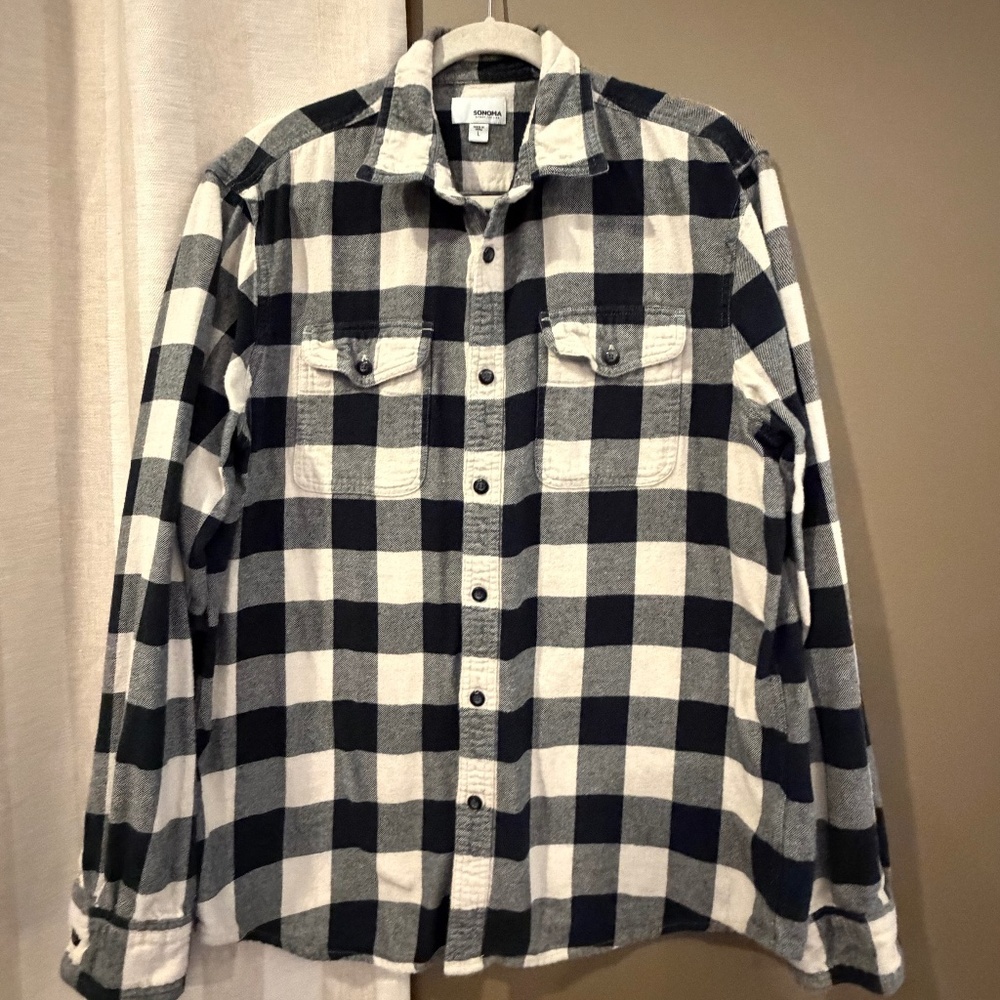 Sonoma Men's Cream. & Black Checkered Soft Long Sleeve Button Down, Size Large